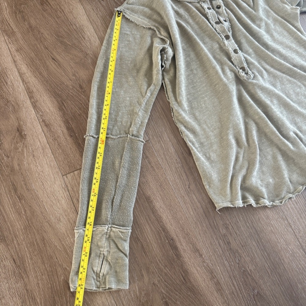 Free People We The Free Henley Top Sage Green Raw Edge Thermal Thumbhole Medium - Picture 7 of 7